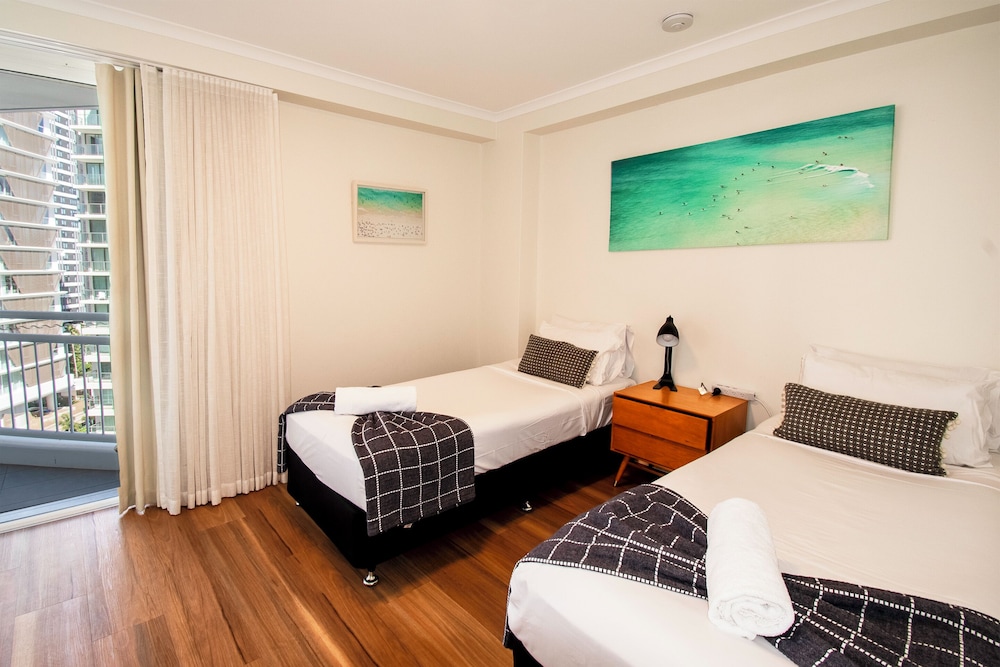 3 BEDROOMS, DELUXE, APARTMENT, KITCHEN