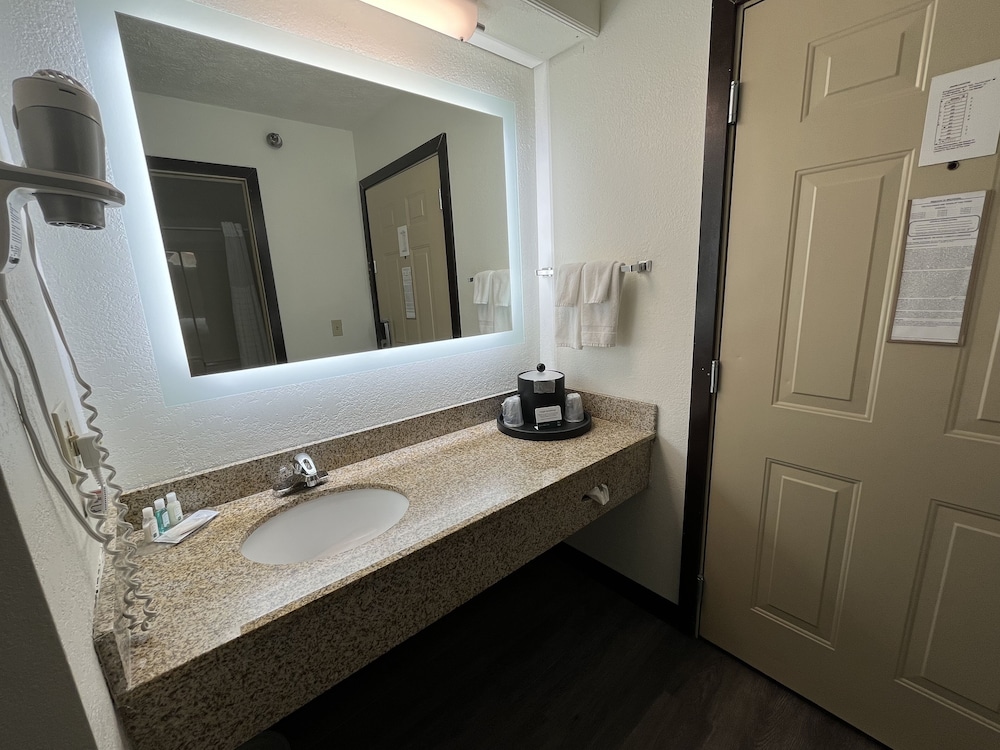 Quality Inn Traverse City 13/63