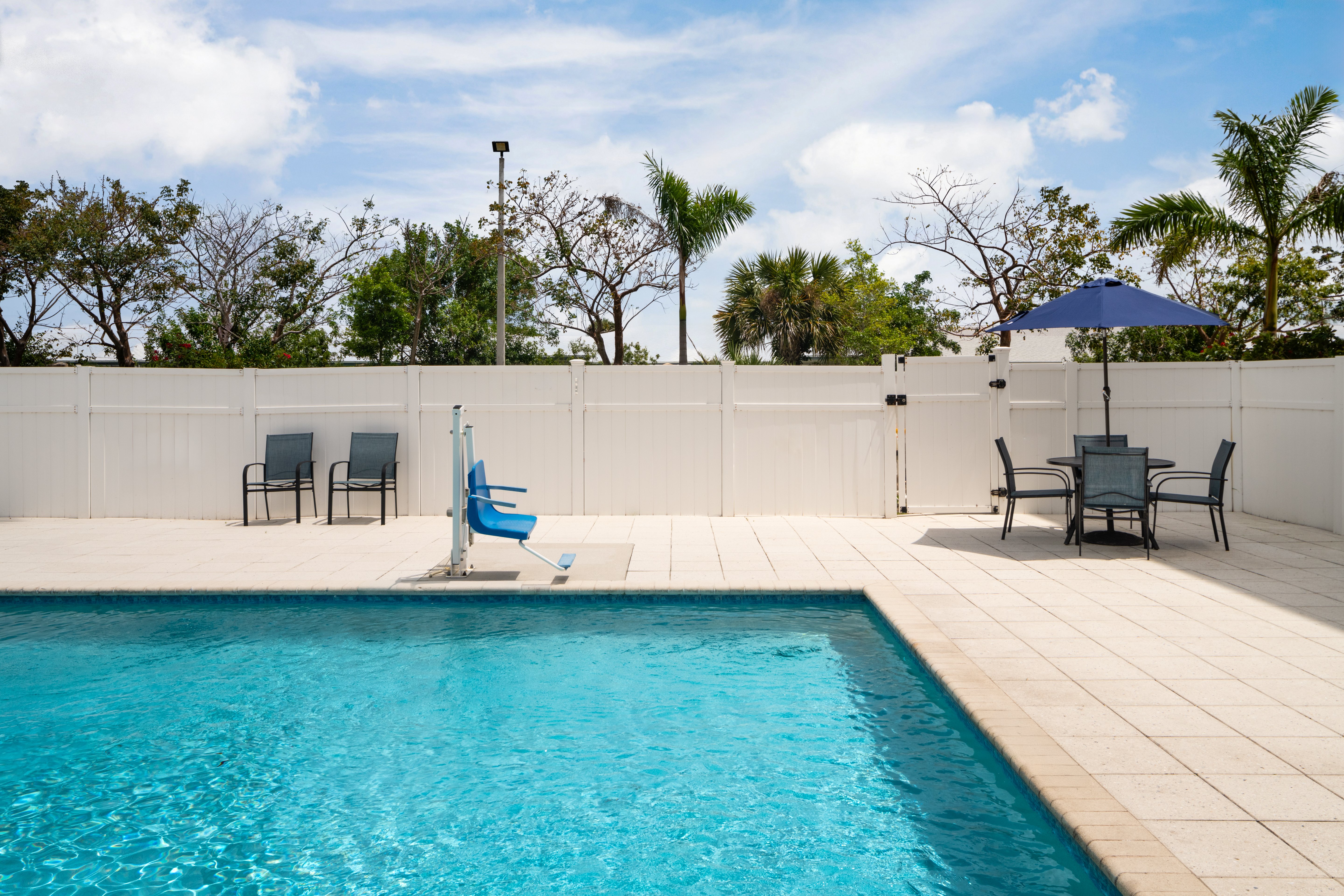 Holiday Inn Express Suites Boynton Beach West 69/71