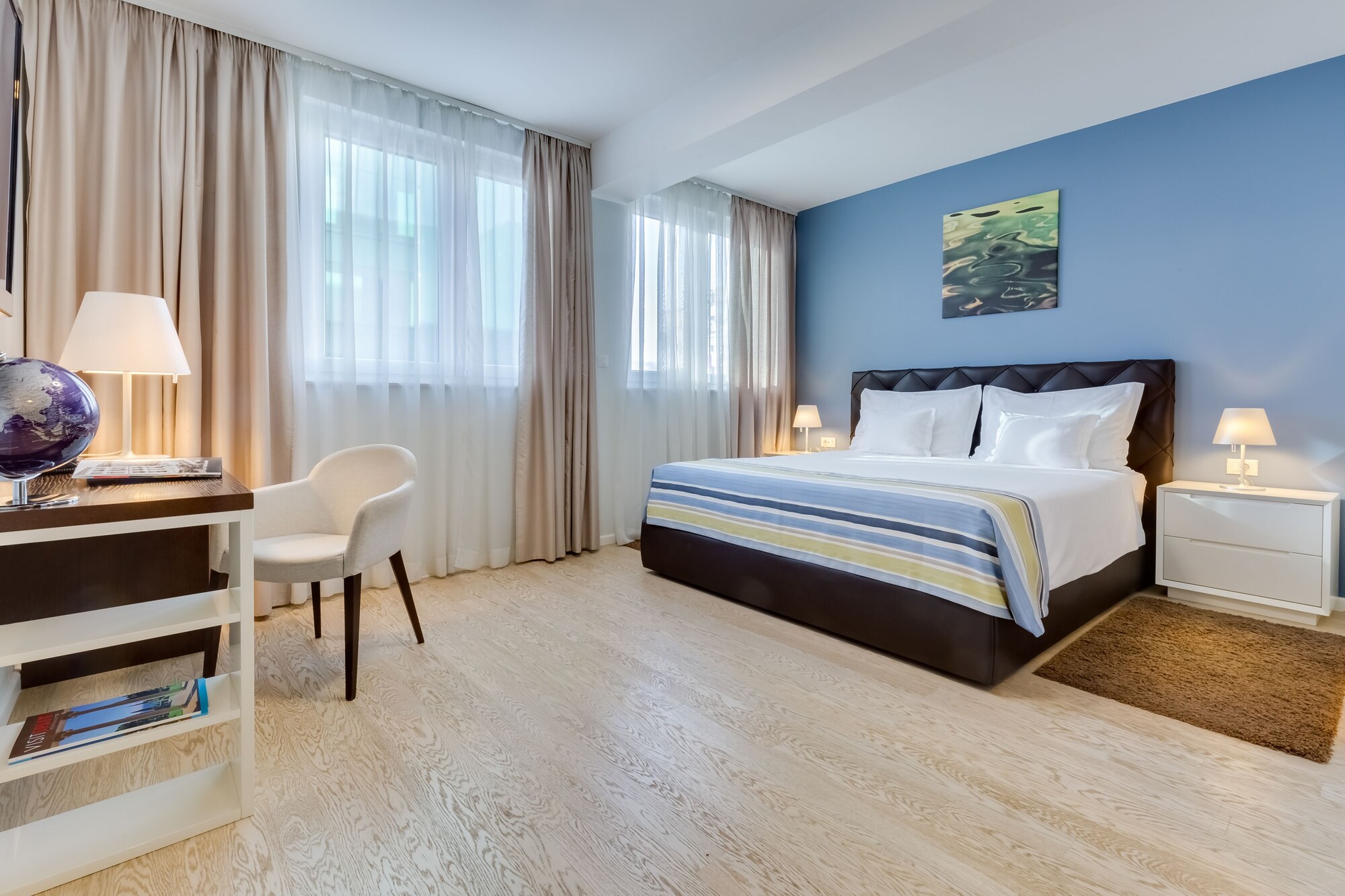 ROOM, KING BED