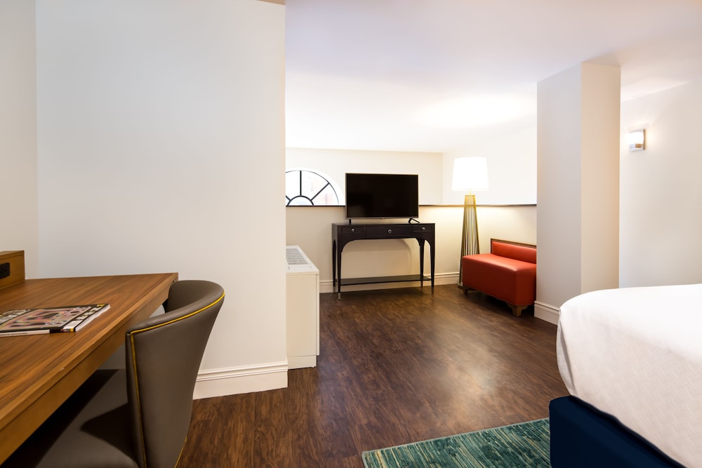 Hotel Indigo Baltimore Downtown 25/70