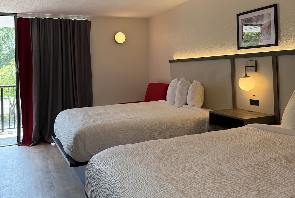 Ramada by Wyndham Lumberton NC North 24/60