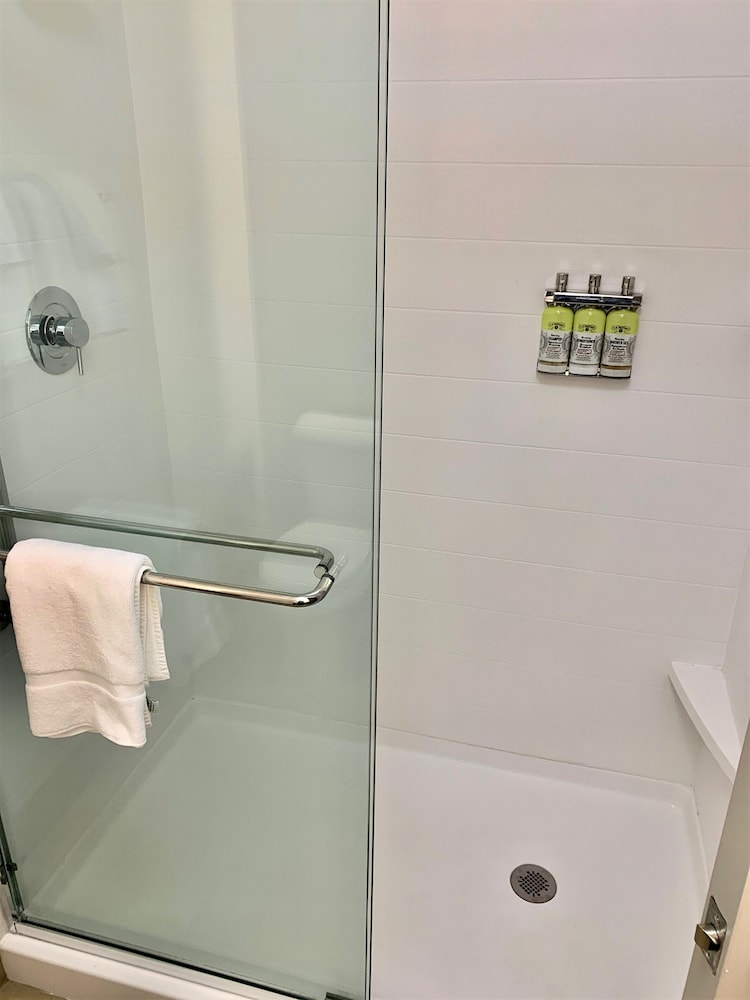Holiday Inn Express And Suites Wilmington West - Medical Park 18/60