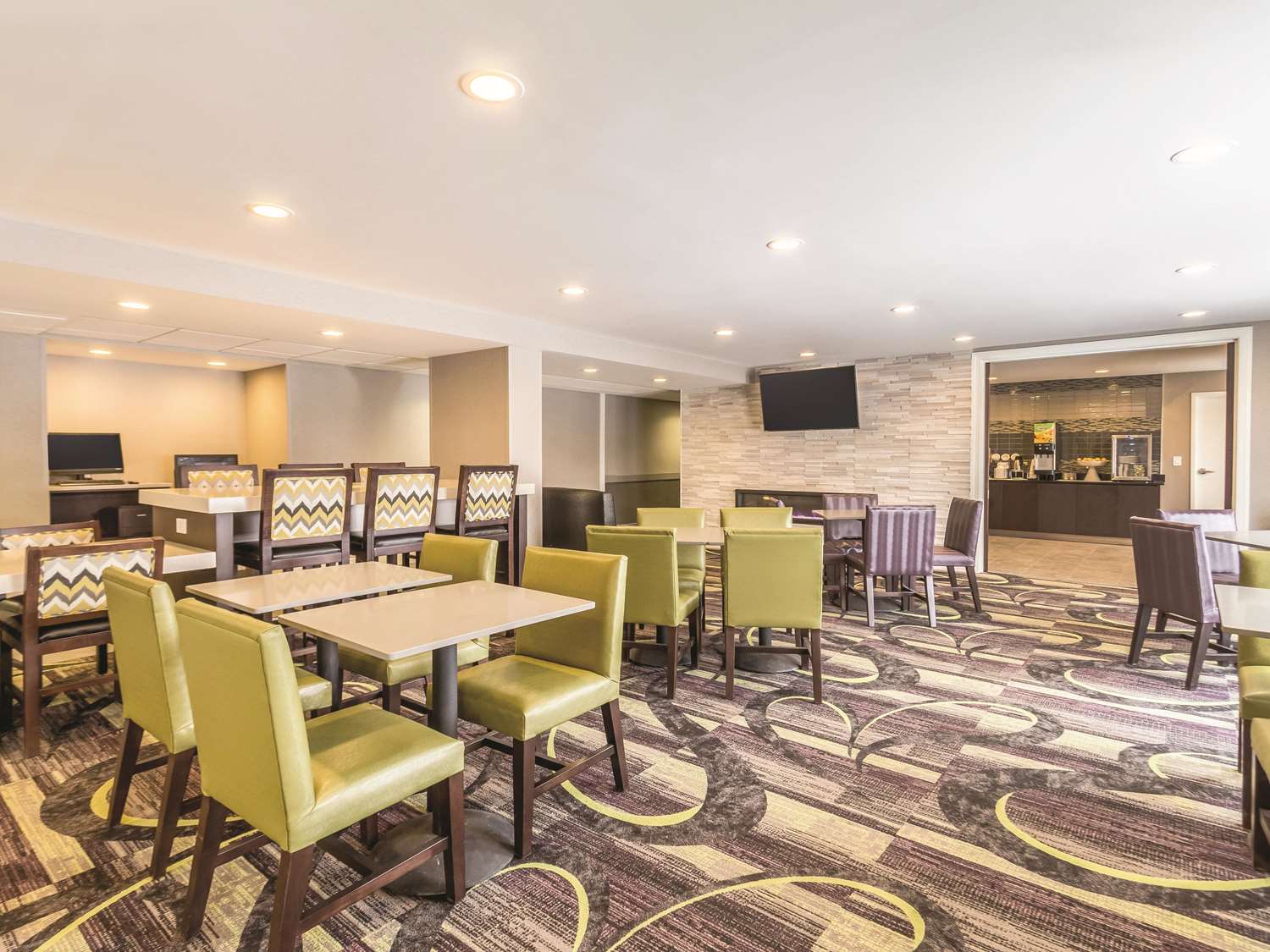 La Quinta Inn & Suites by Wyndham Cleveland - Airport North 32/44