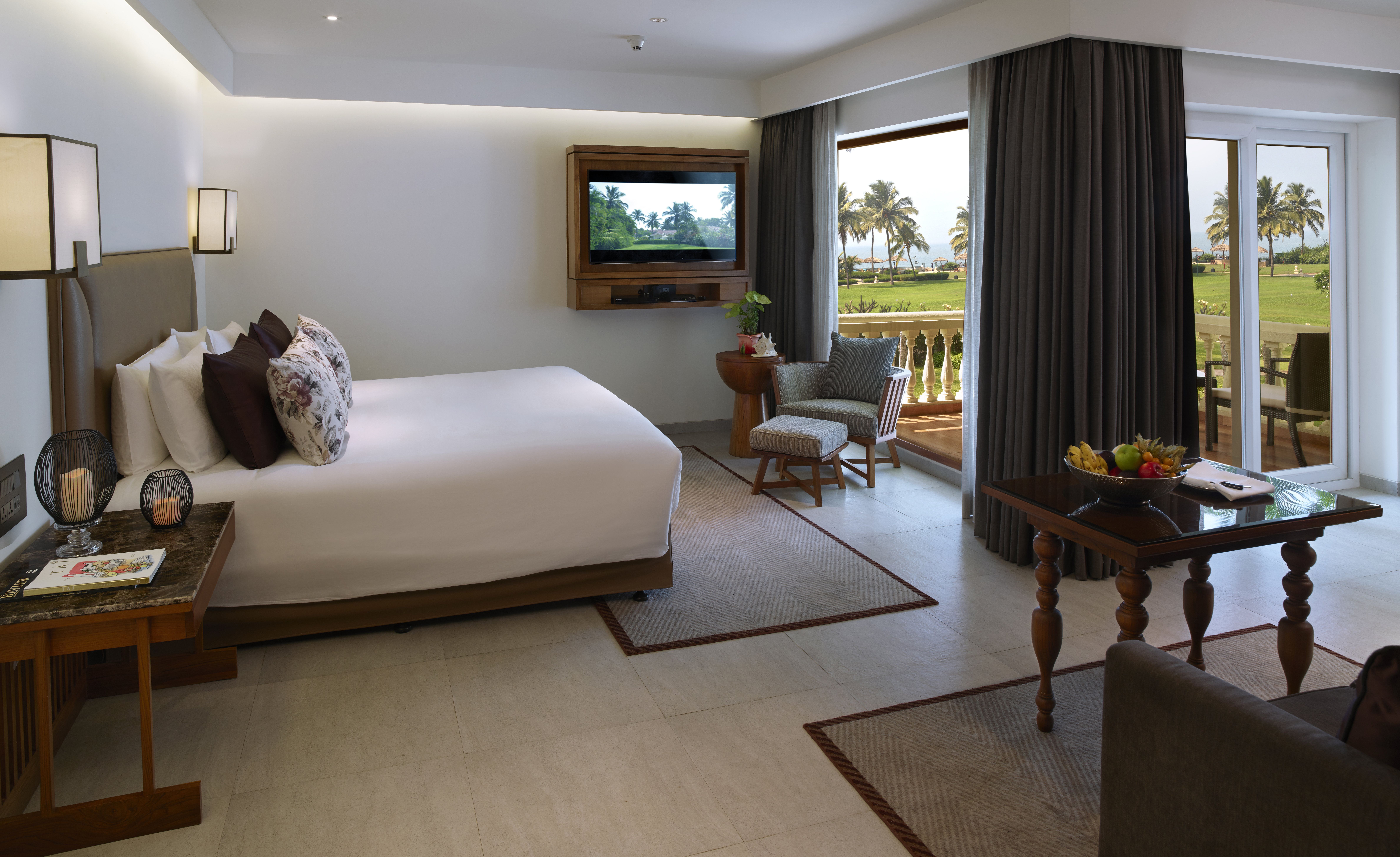 غرفة بريميوم بسرير كينج بإطلالة على البحر، Taj Exotica Resort Spa Goa 2/3