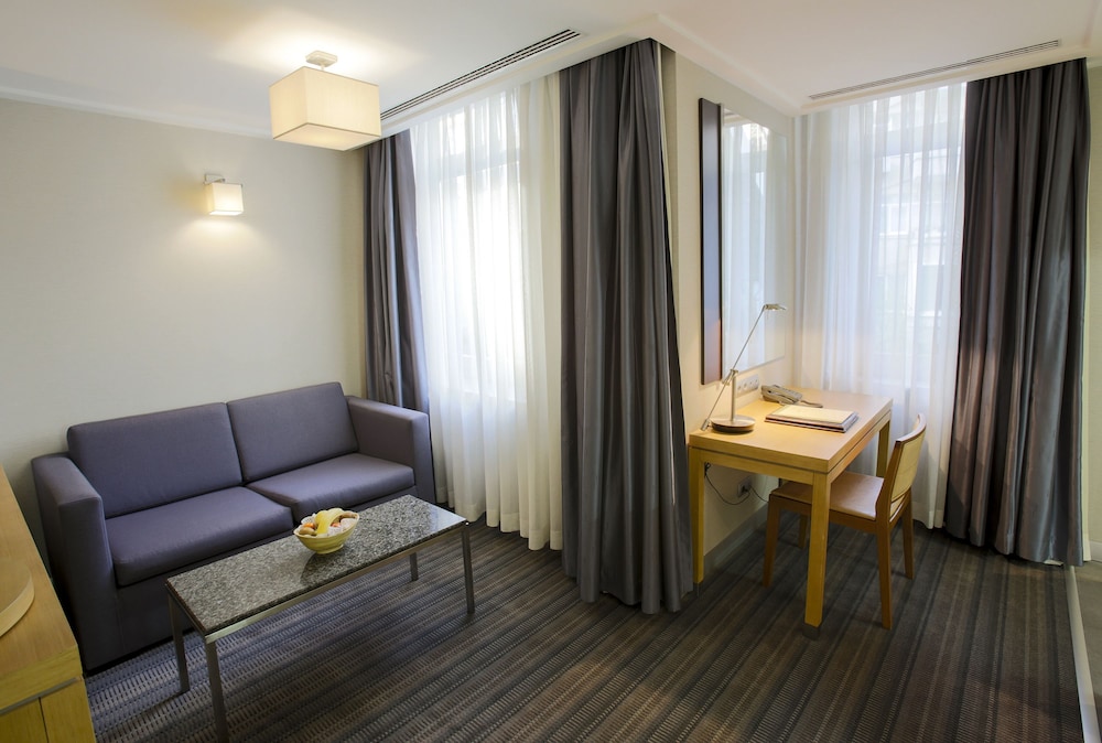 Housez Suites 34/65