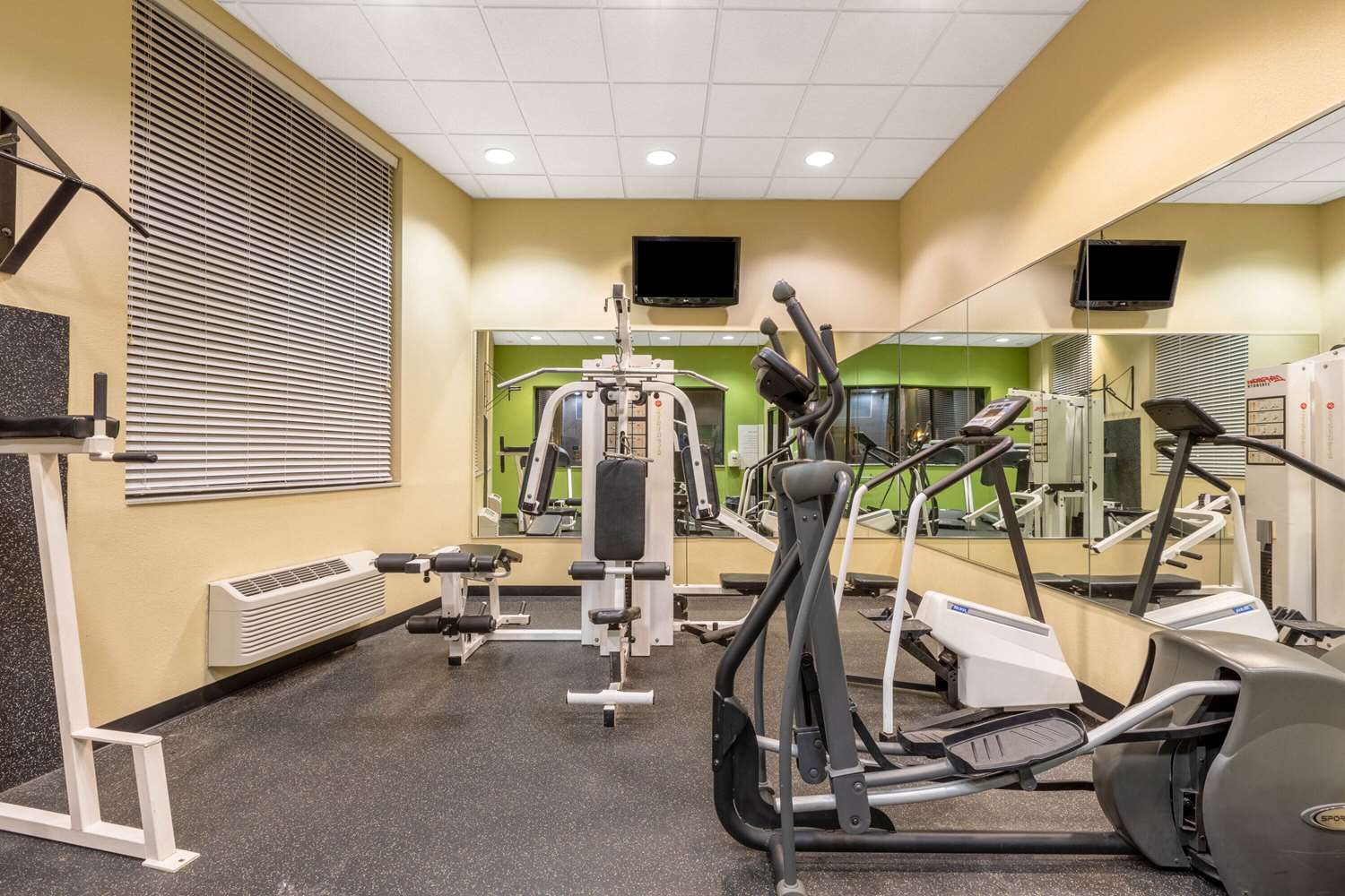 Days Inn by Wyndham Eagan Minnesota Near Mall of America 12/26