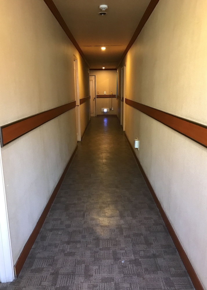 J Motel 21/24