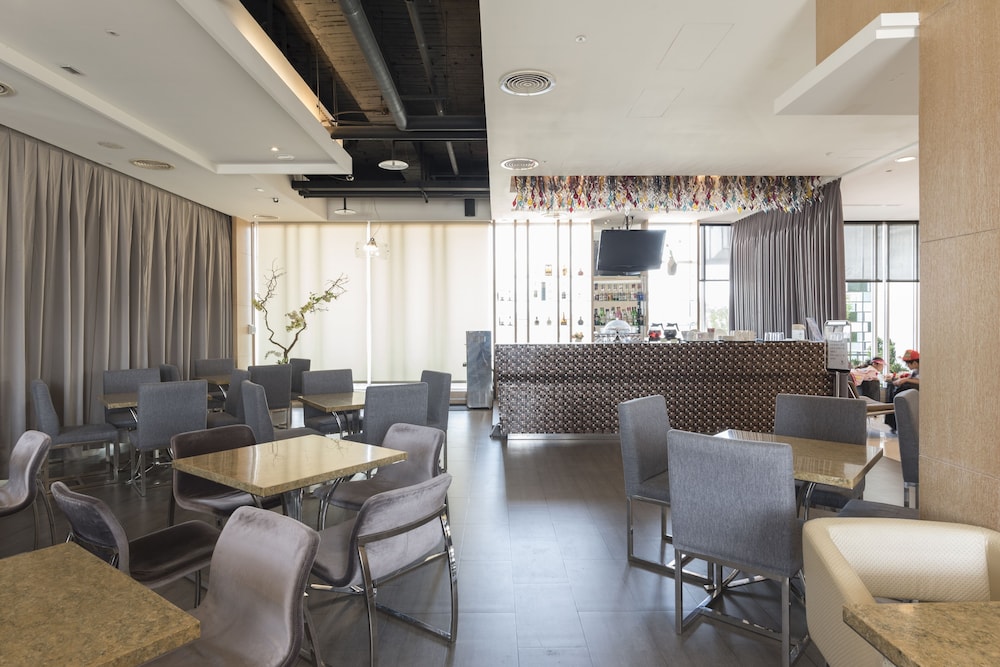 Beacon Hotel 62/69