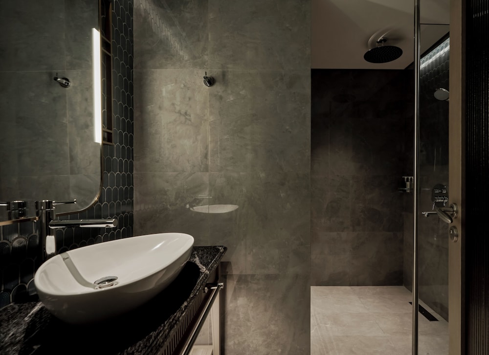 Executive, Twin Beds, La Siesta Premium Saigon Central 4/4
