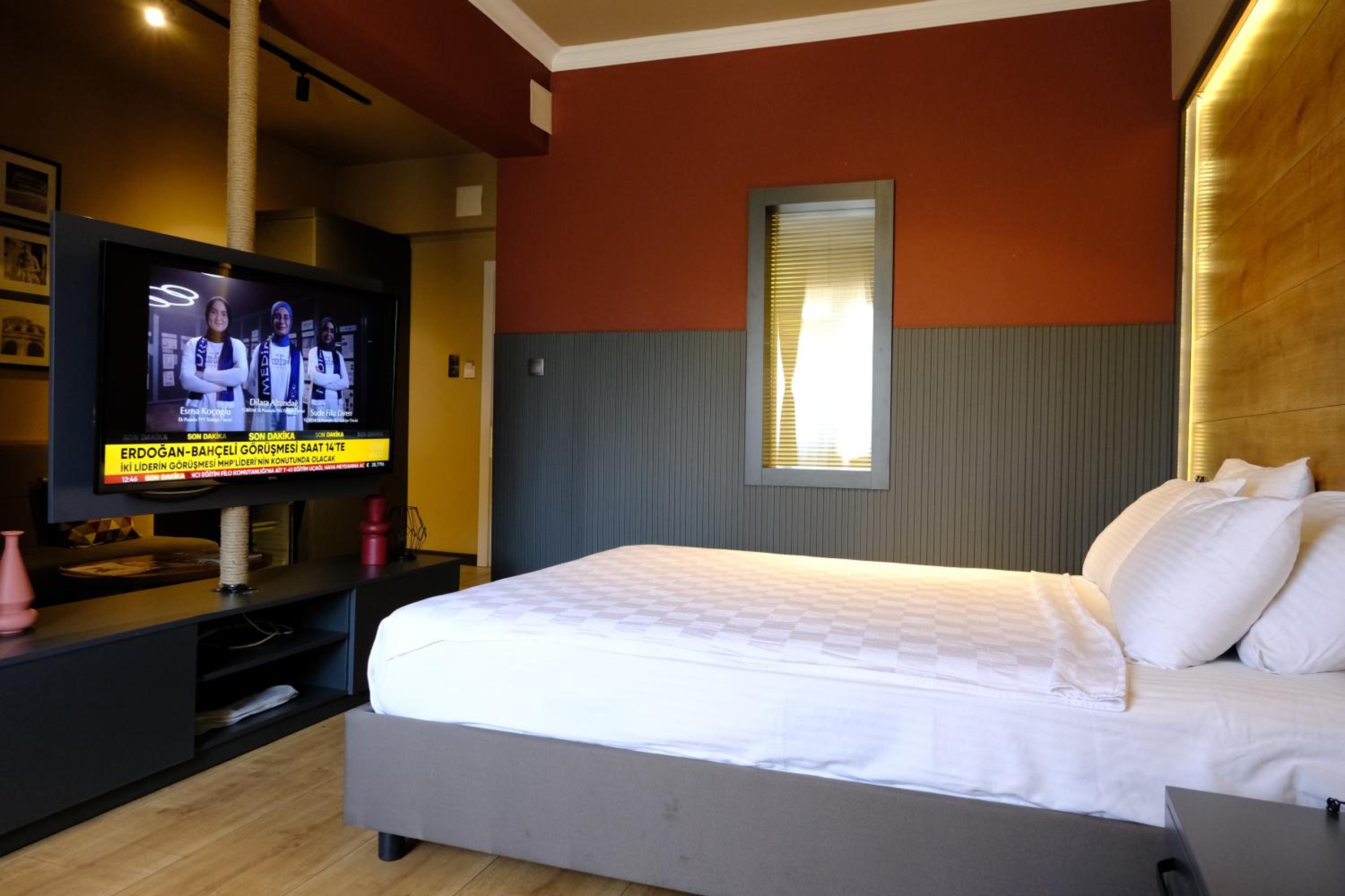Studio, King Bed, Sofa