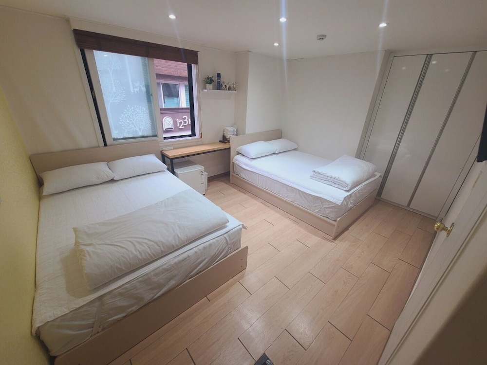 Moon Sun Guesthouse 11/25