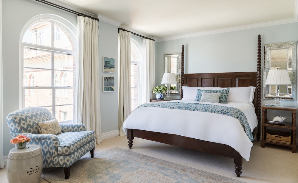 DELUXE, KING BED, OCEAN VIEW