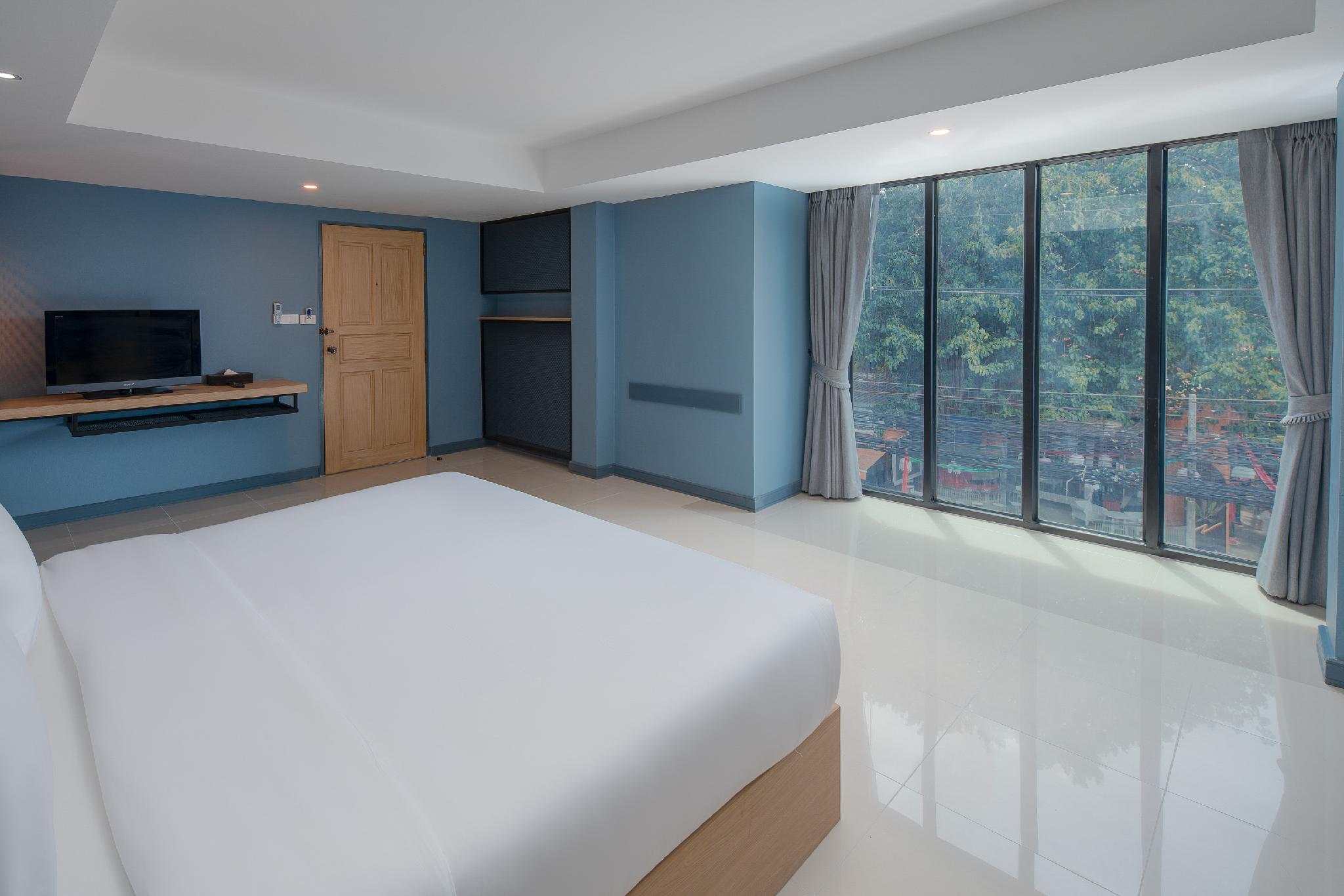 Deluxe, City View