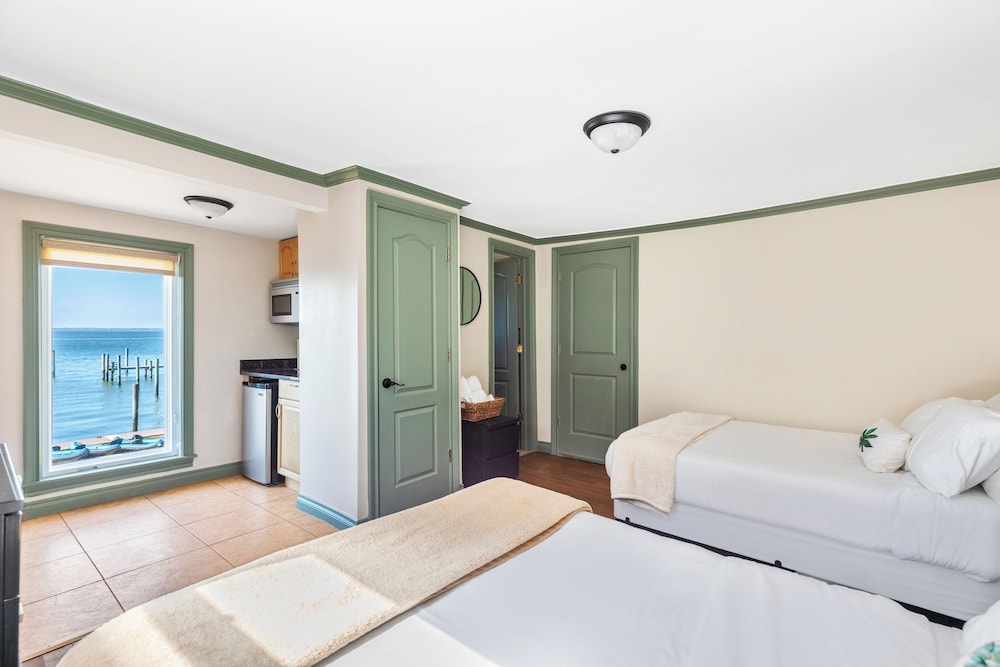 Efficiency, 2 Double Beds, Bay View