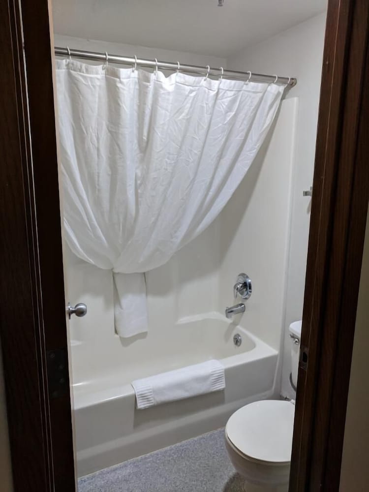 Red Lion Inn & Suites Post Falls 7/14