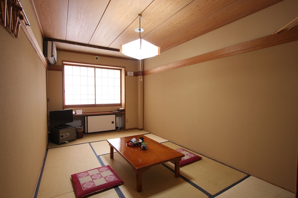 Ryokan Kawahiro 12/31