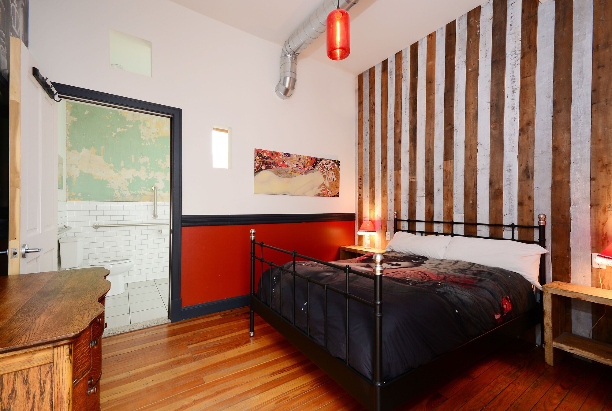 DELUXE, QUEEN BED