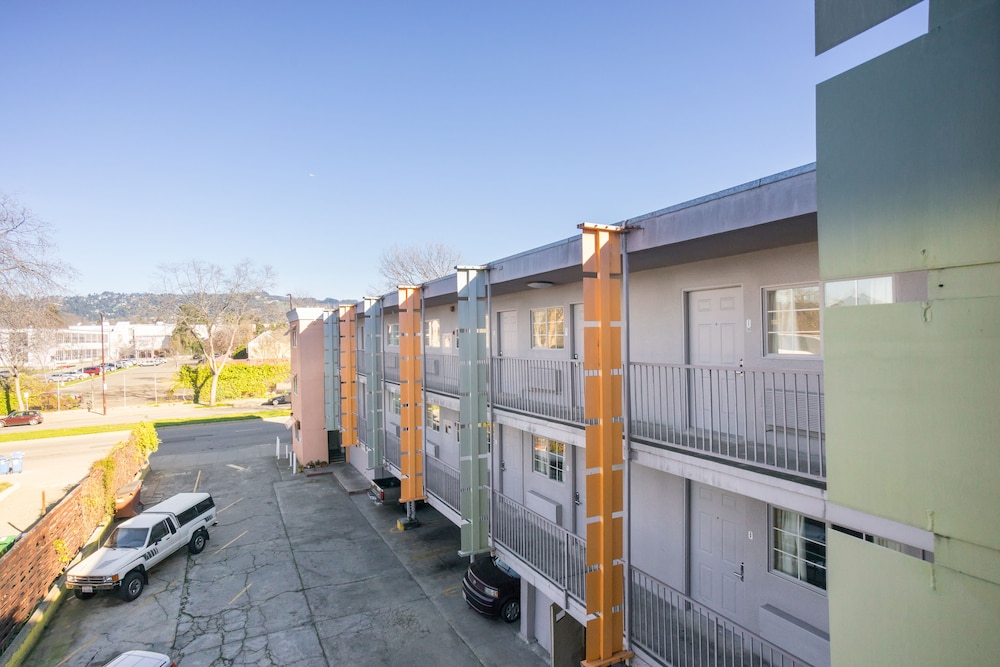 Berkeley Inn 5/50