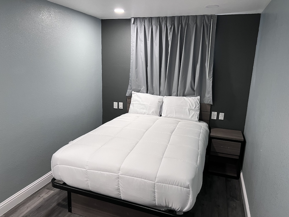 Surf City Inn And Suites 19/50