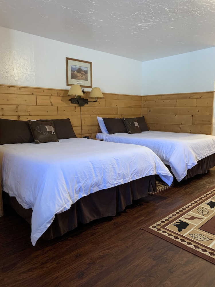 Chinook Winds Motel 15/76