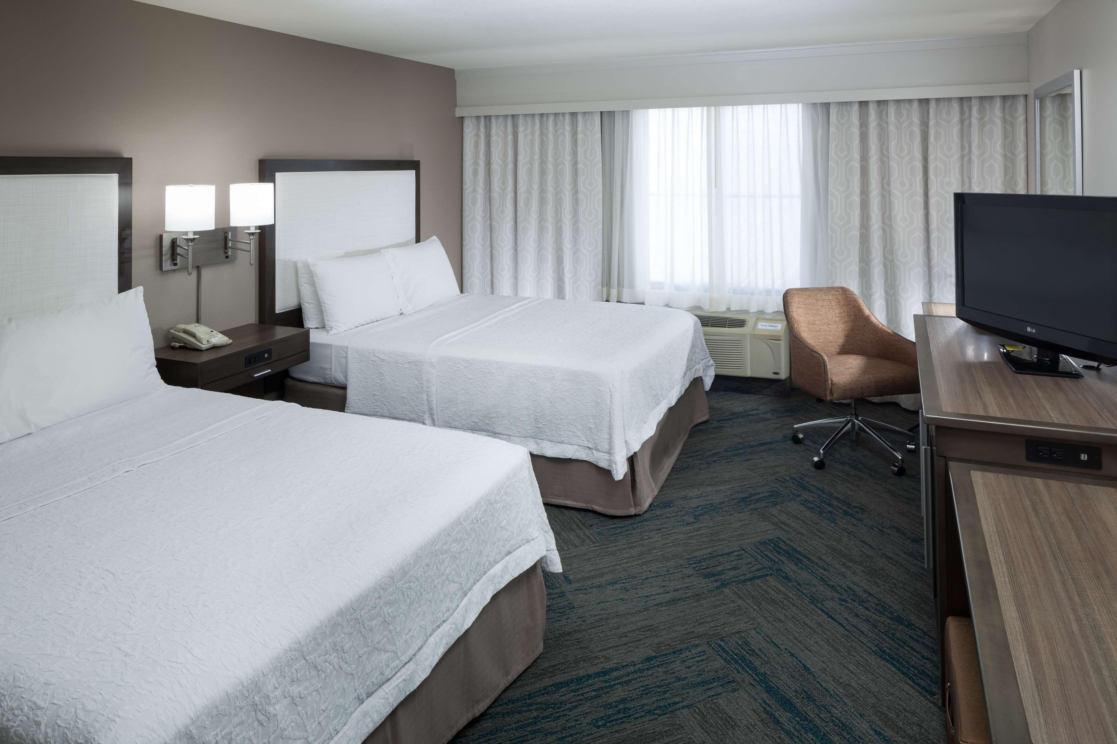 Room, 2 Queen Beds, Bathtub