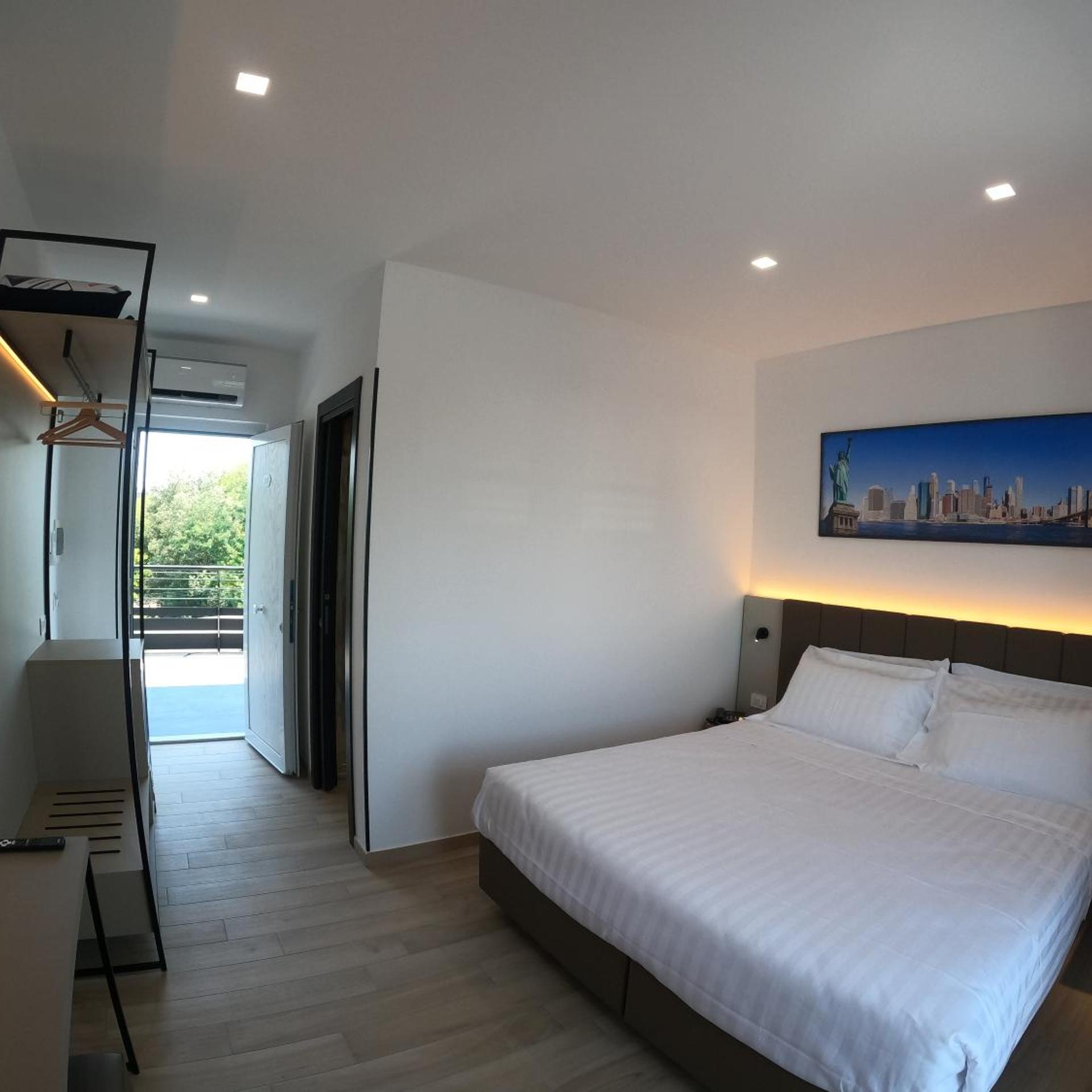 Room, Double Bed