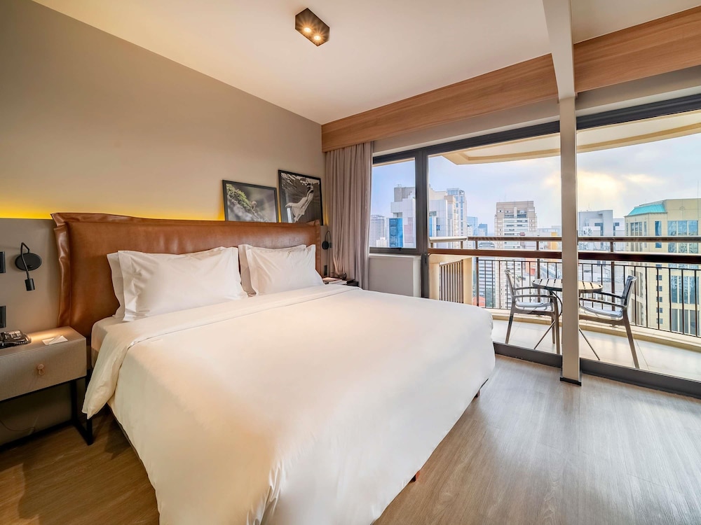 EXECUTIVE, KING BED, CITY VIEW, BALCONY