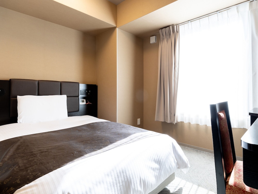 ROOM, SINGLE