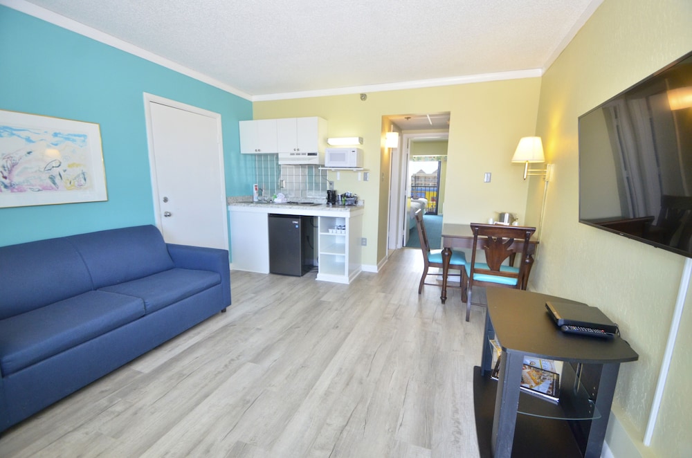 Cayman Suites Hotel 53/80