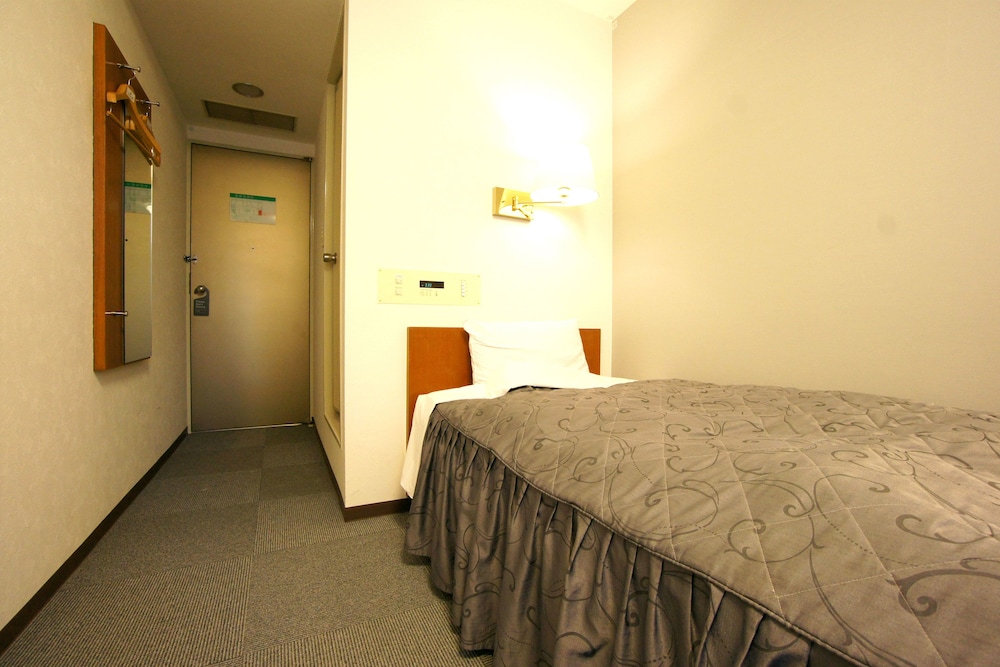 ROOM, SINGLE, SMOKING