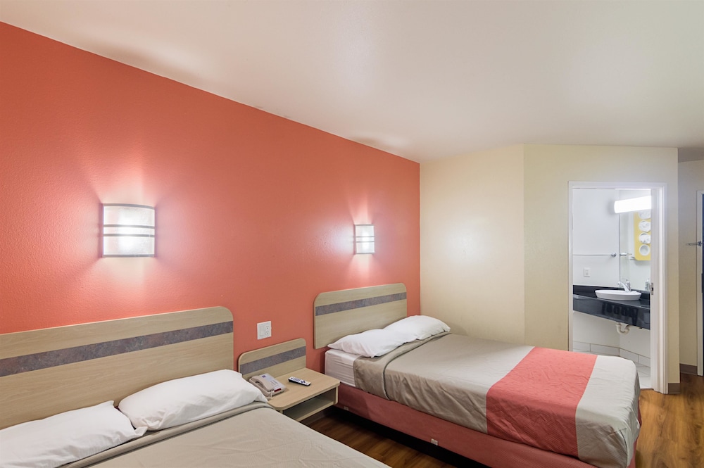Motel6 Terrell, TX 25/58