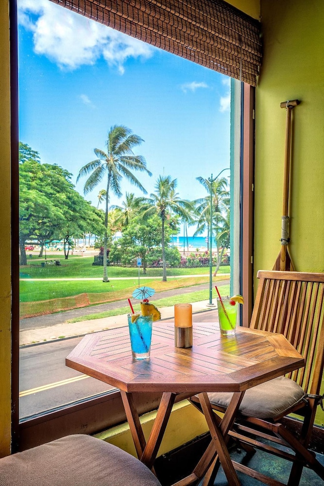 Castle Waikiki Grand Hotel 40/70