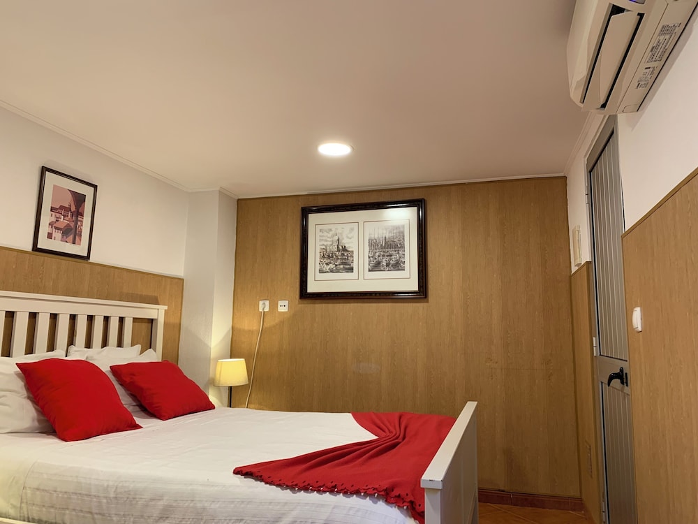 ROOM, DOUBLE BED, PRIVATE BATHROOM, GROUND FLOOR