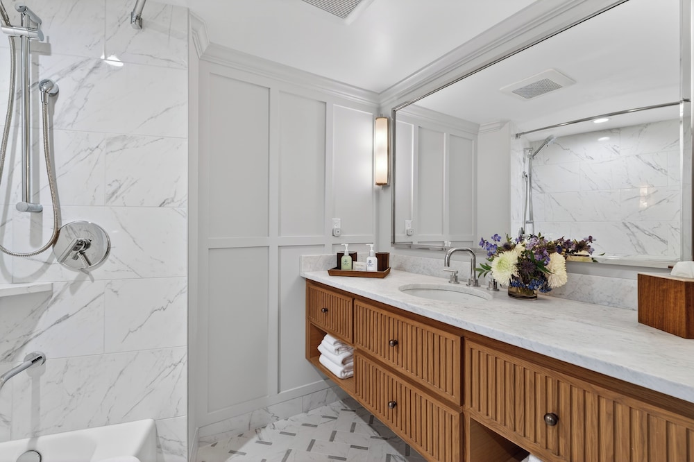 1 Bedroom, Suite, King Bed, Water View, Main Building، Saybrook Point Inn, Marina & Spa 5/5