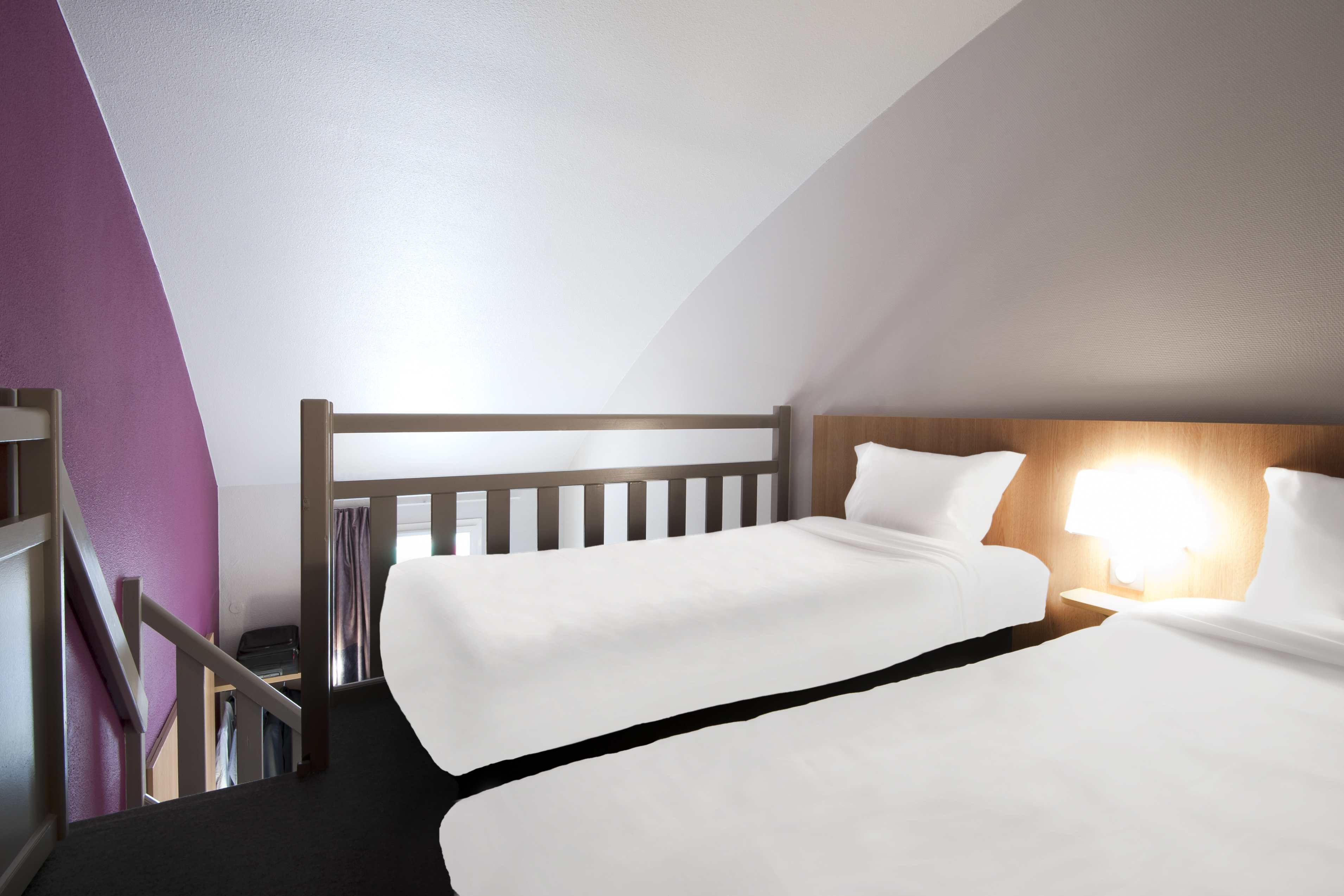 ROOM, QUADRUPLE