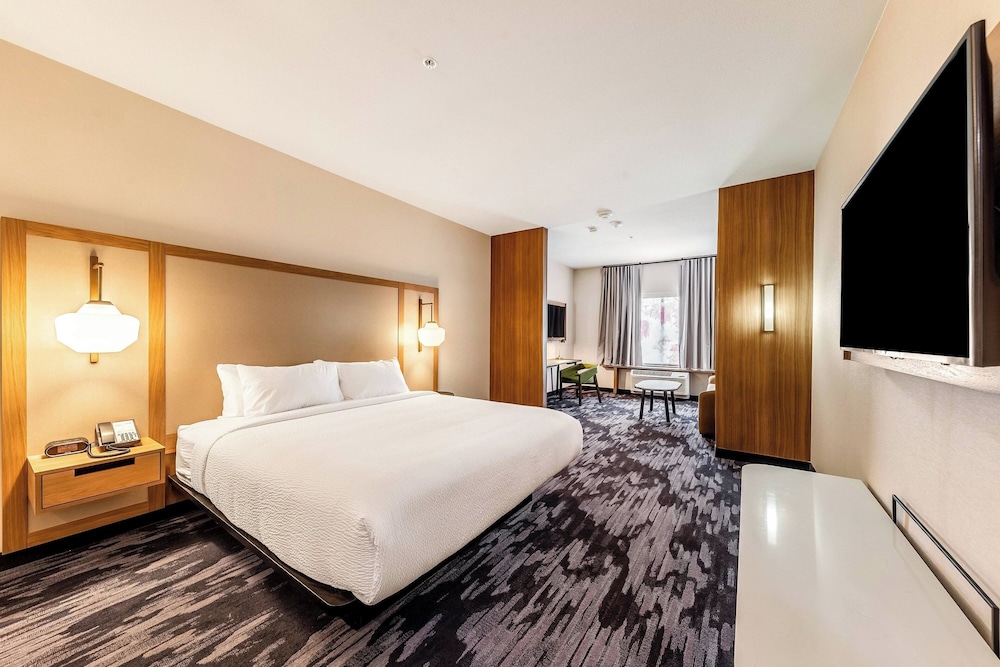Suite, King Bed, Sofa
