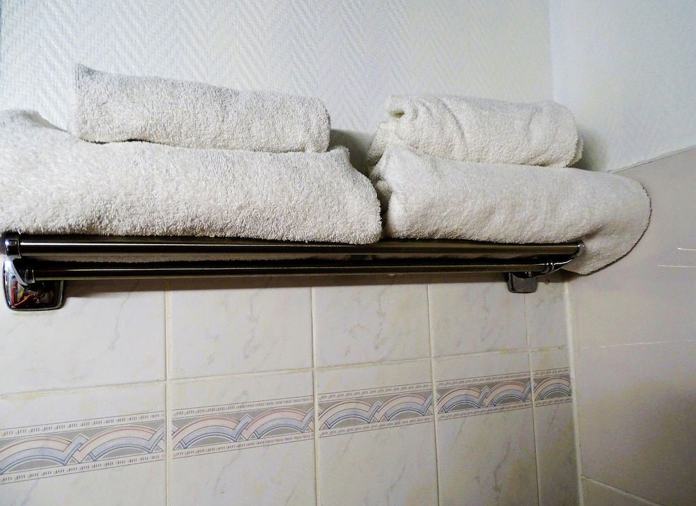 Hipotel Belgrand Edith Piaf 26/50