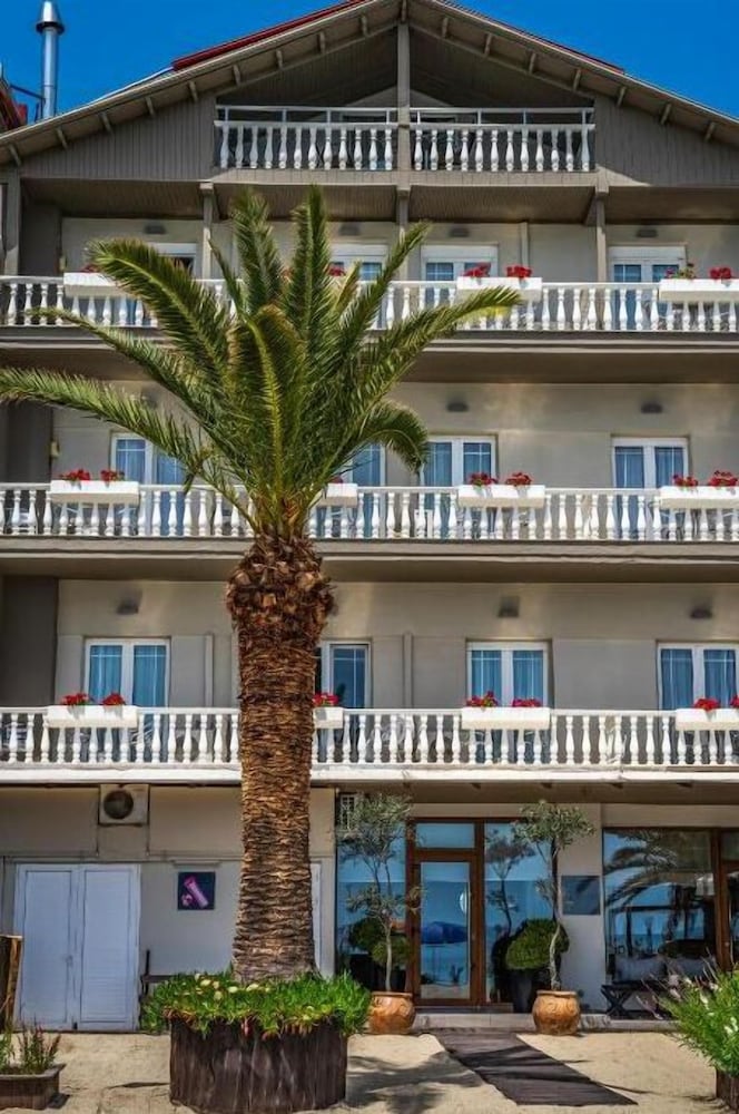 Avra Hotel 3/47