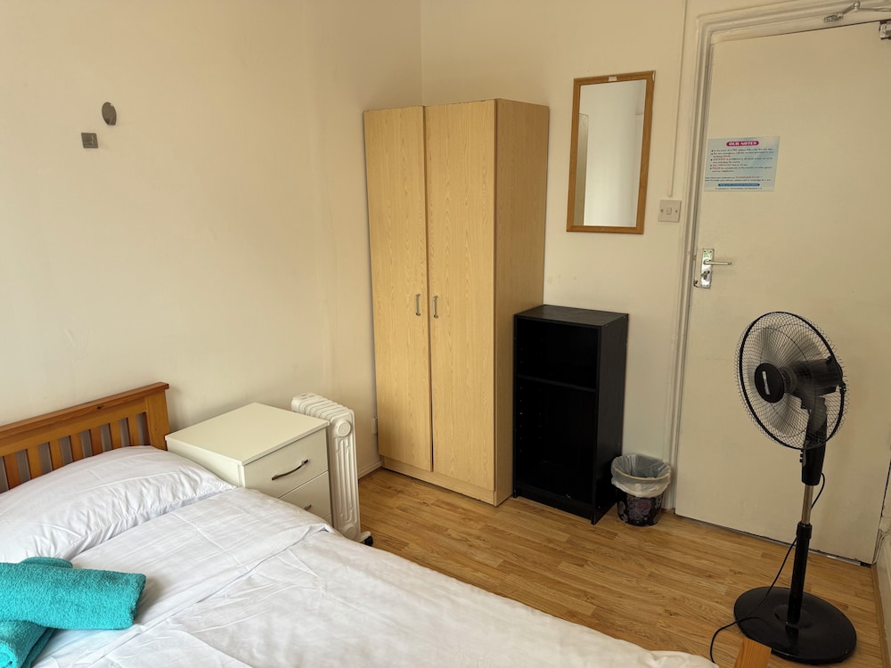 Rahal Hotel Hackney London 28/47