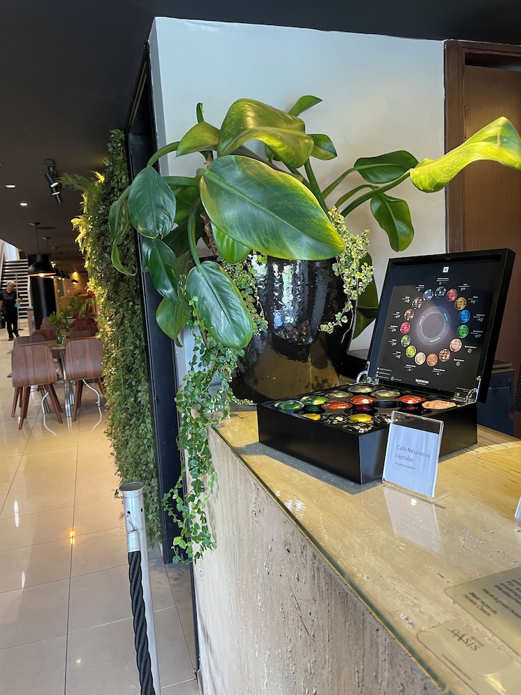 Oasis Tower Hotel 7/61