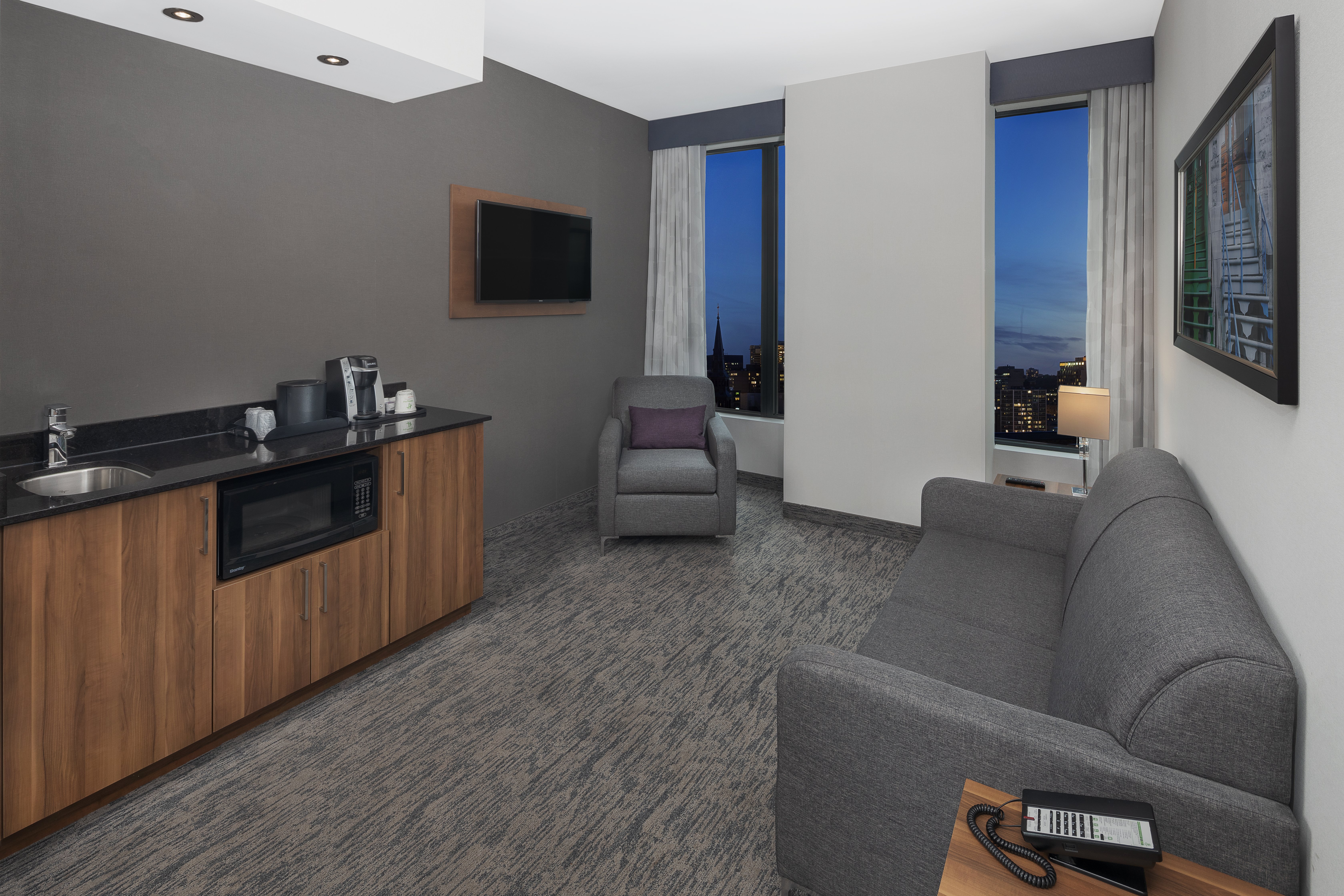 Holiday Inn Hotel Suites Montreal Centre Ville Ouest 51/78