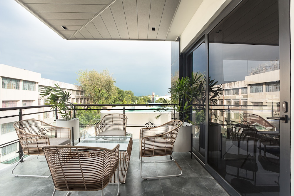 Stonehill Suites 53/65