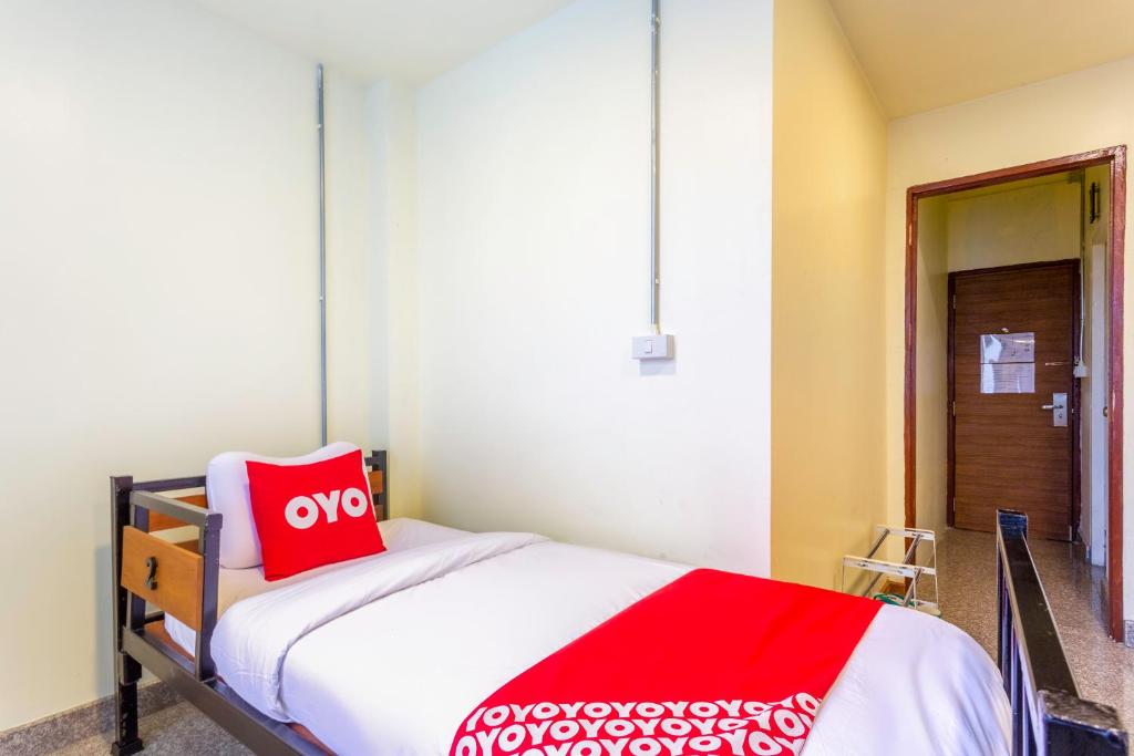 Private, Twin Beds, Shared Wing 2/8
