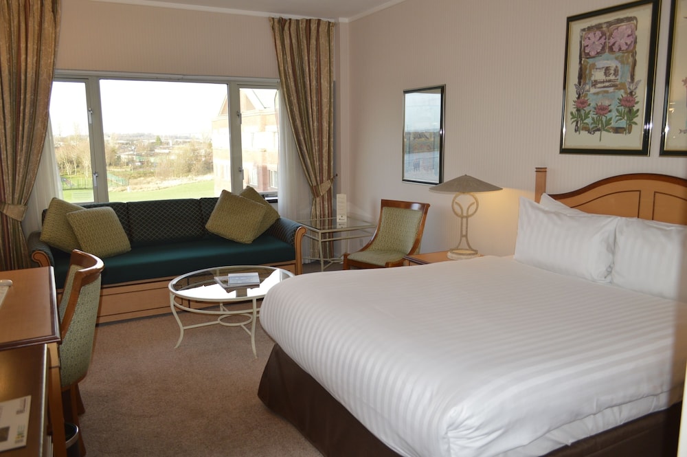The Golden Jubilee Hotel 4/50