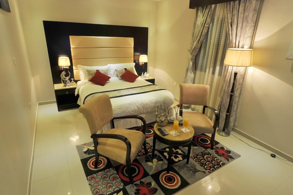 أجنحة الجنادرية 7(Al Janaderia Suites 7) 6/23