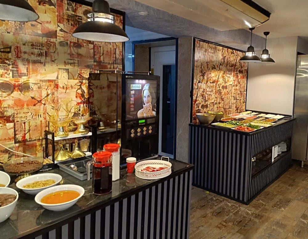 LEYENDA HOTEL 24/50