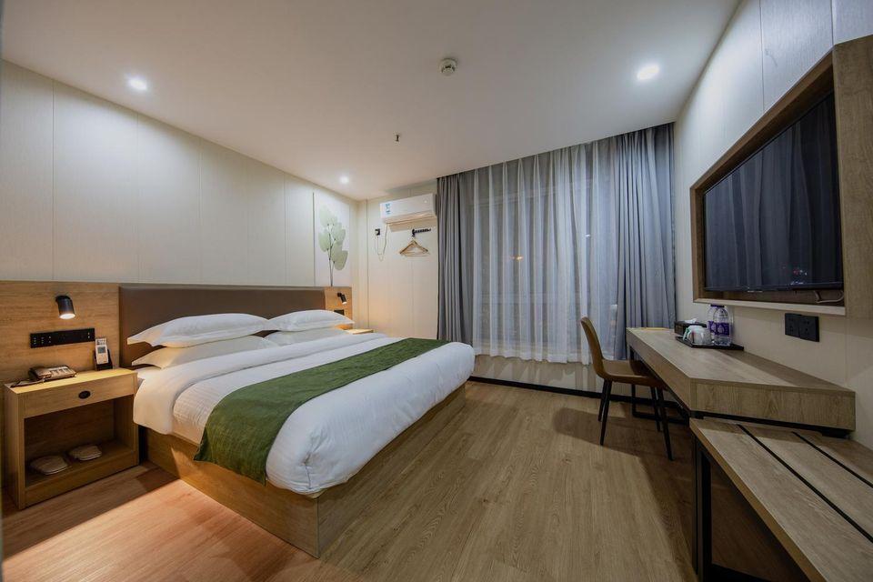 DELUXE, DOUBLE BED