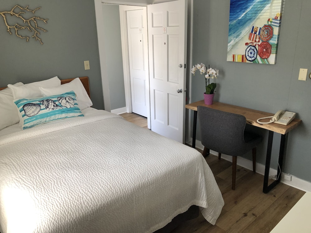 Hyannis Inn 16/50