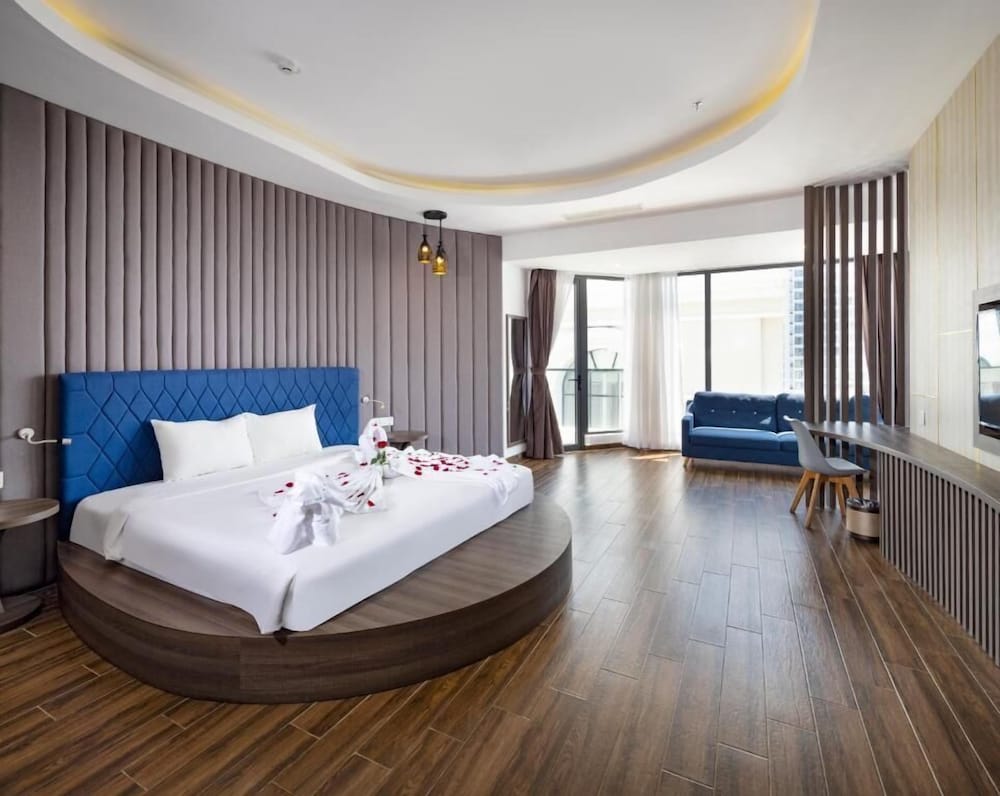 City, Apartment, King and Queen Bed